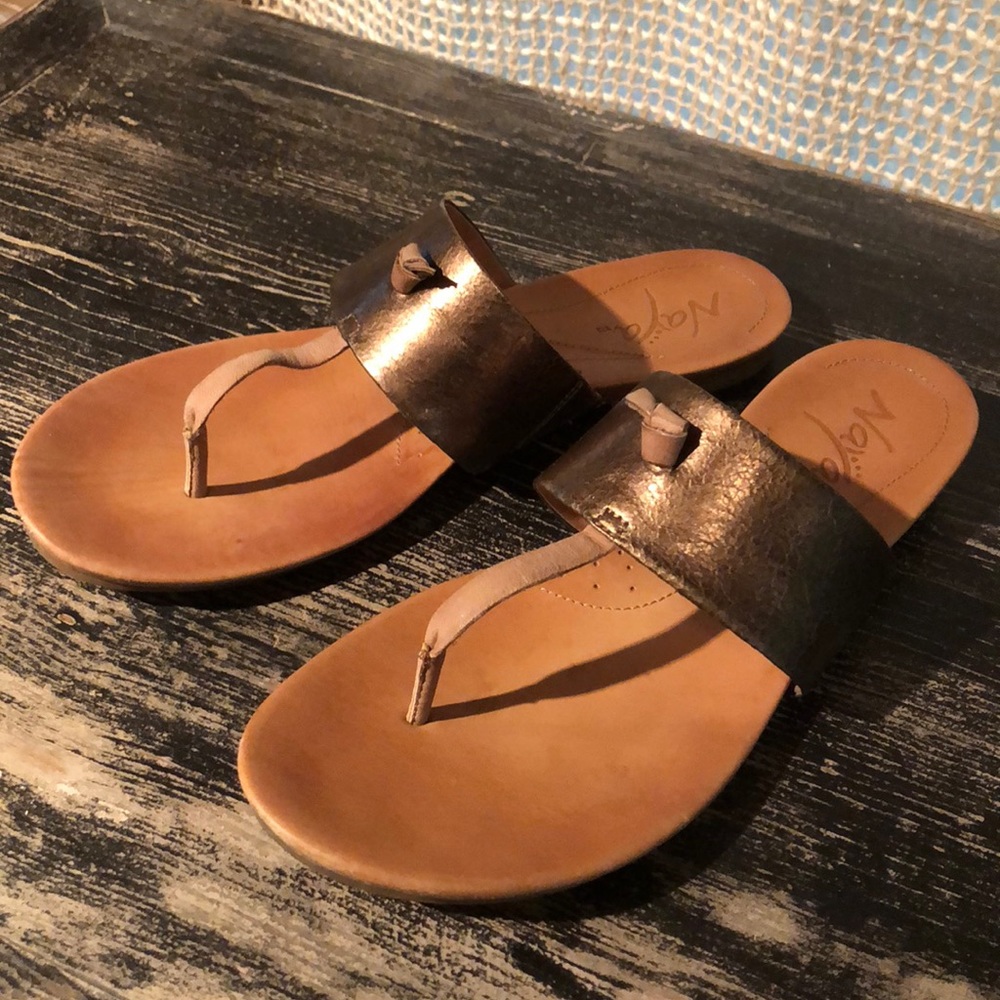 Naya bronze leather sandal